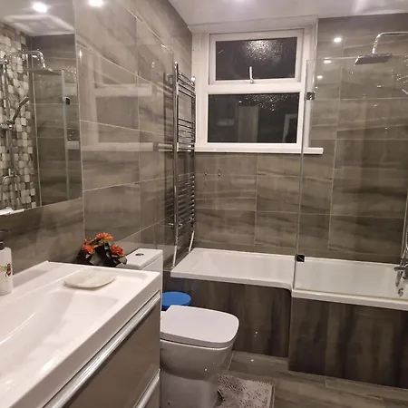 Kayumba Ltd 3* Leeds (West Yorkshire)