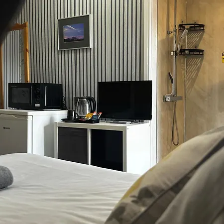 Kayumba Ltd Bed & Breakfast Leeds (West Yorkshire)