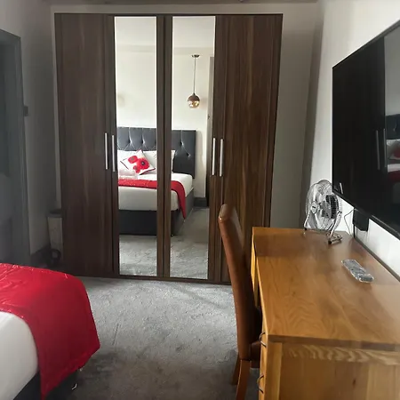 Kayumba Ltd Bed & Breakfast Leeds (West Yorkshire)