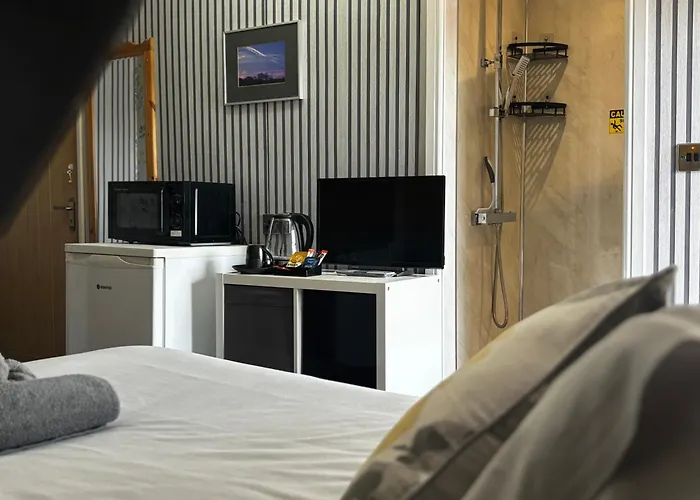 Kayumba Ltd Bed and breakfast Leeds (West Yorkshire)