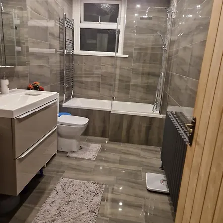 Kayumba Ltd Panzió Leeds