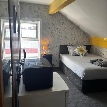 Kayumba Ltd Panzió Leeds